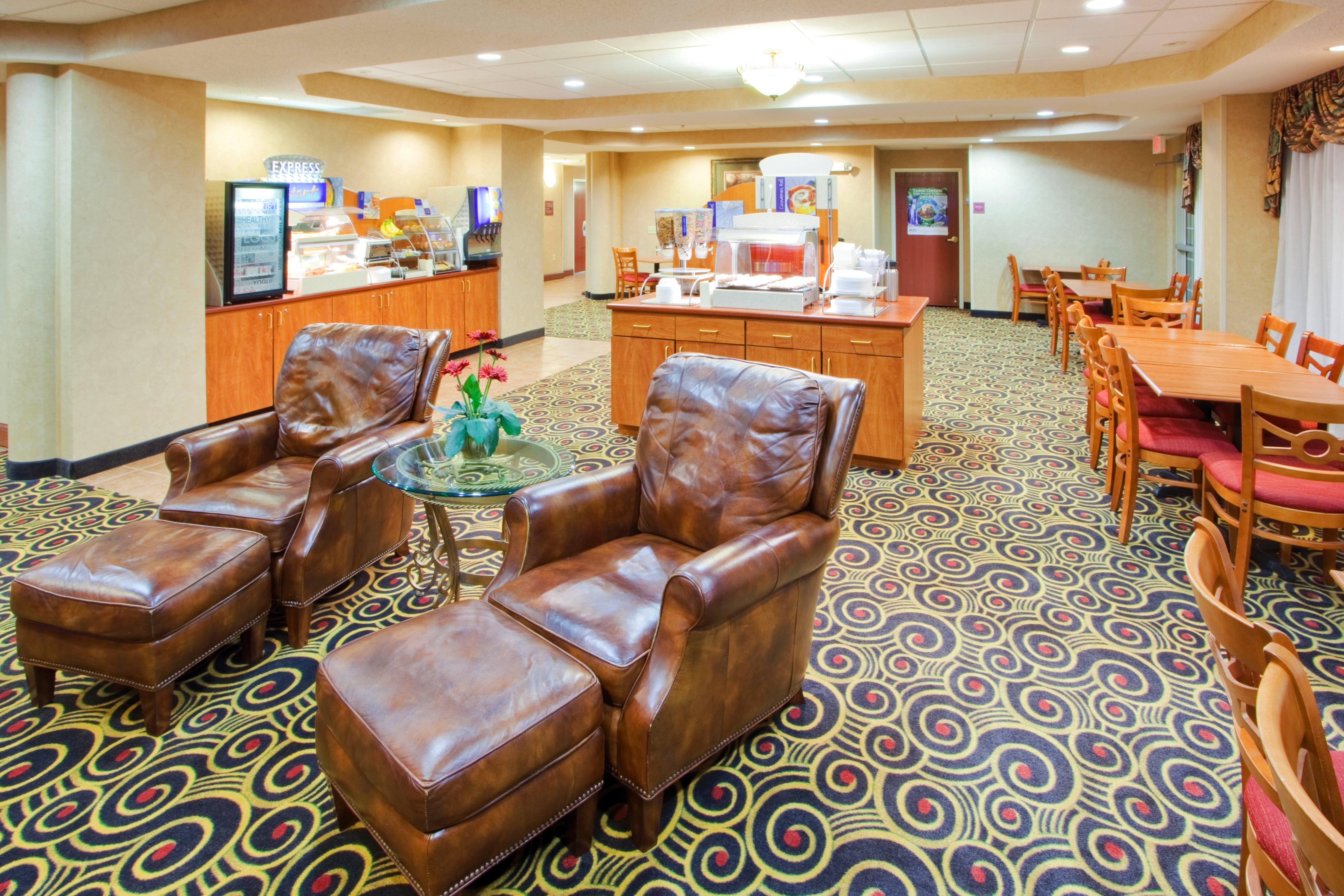 Holiday Inn Express Hanover By Ihg Екстериор снимка