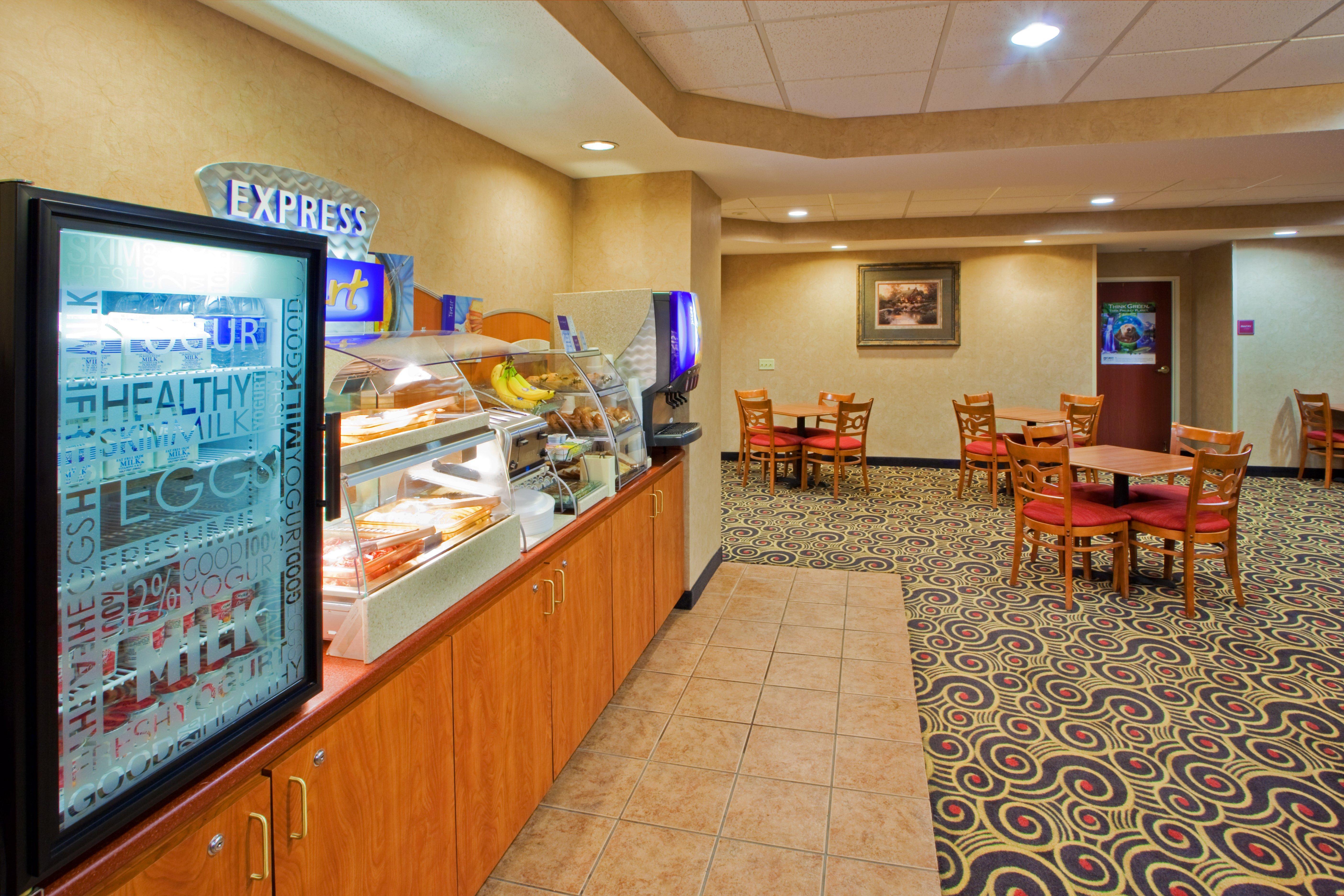 Holiday Inn Express Hanover By Ihg Екстериор снимка