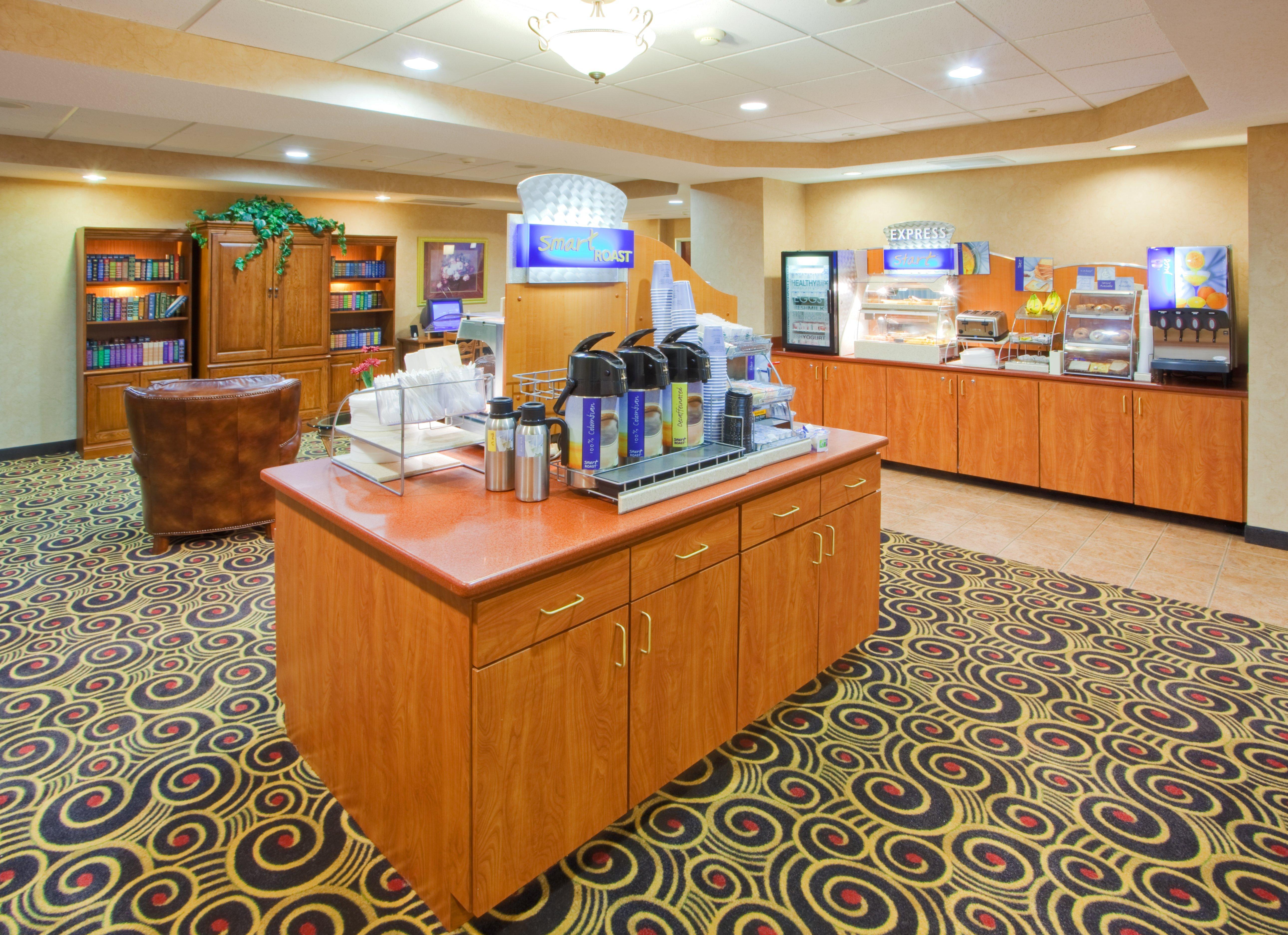 Holiday Inn Express Hanover By Ihg Екстериор снимка