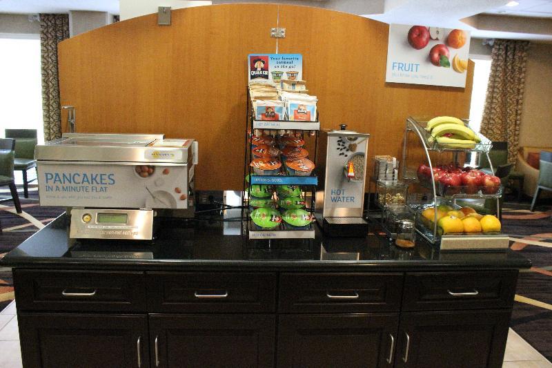 Holiday Inn Express Hanover By Ihg Екстериор снимка